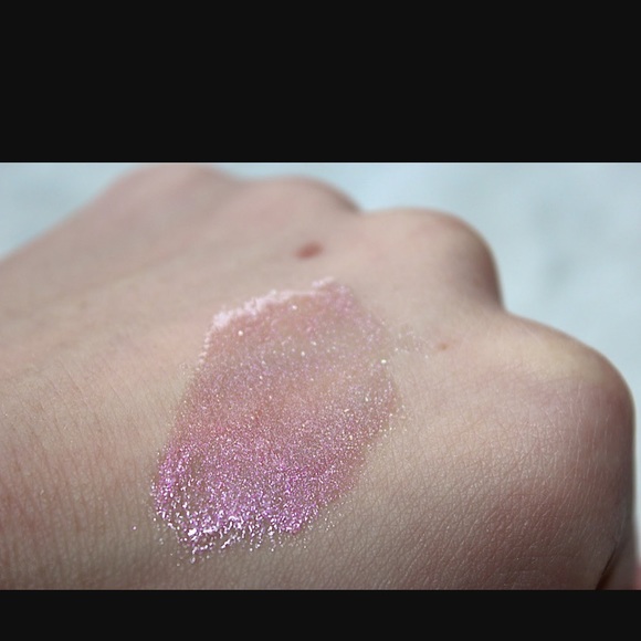 COPY - ✨💄Mac Lipglass Dreamy brand new full size💄✨✨ - Picture 4 of 6